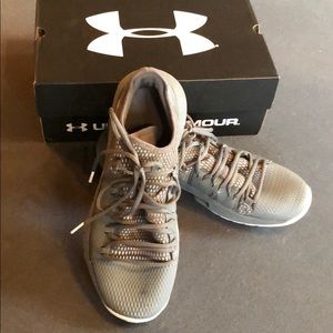 Men’s 11.5 Under Armour Shoes, Grey Hovr Havoc Low